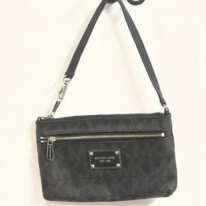 Michael Kors wristlet clutch like new
